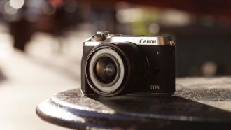 Canon EOS M6 side ls web