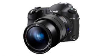 Sony RX10 IV front web