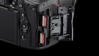 Nikon D780 24 120 4 double slot with 2 SD cards