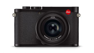 Leica Q2 front web