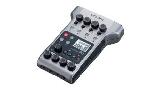Zoom PodTrak P4: 8-Spur-Audio-Recorder für Podcasts und Interviews