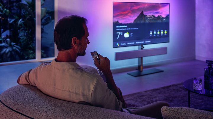 Philips OLED986 LP TALKING TO REMOTE MAN