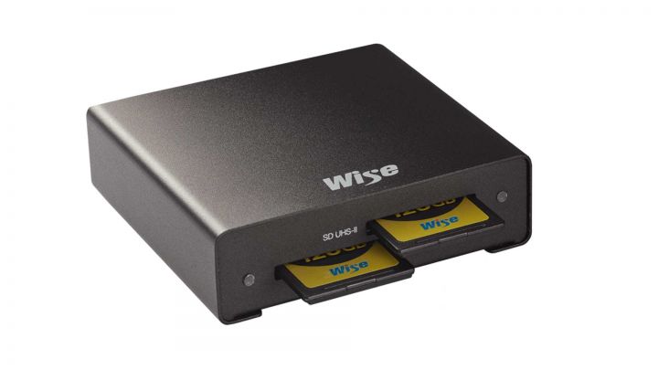 Wise Dual SD UHS II Card Reader with SD cards 2