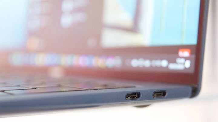 05 Huawei MateBook X Pro anschl rechts web
